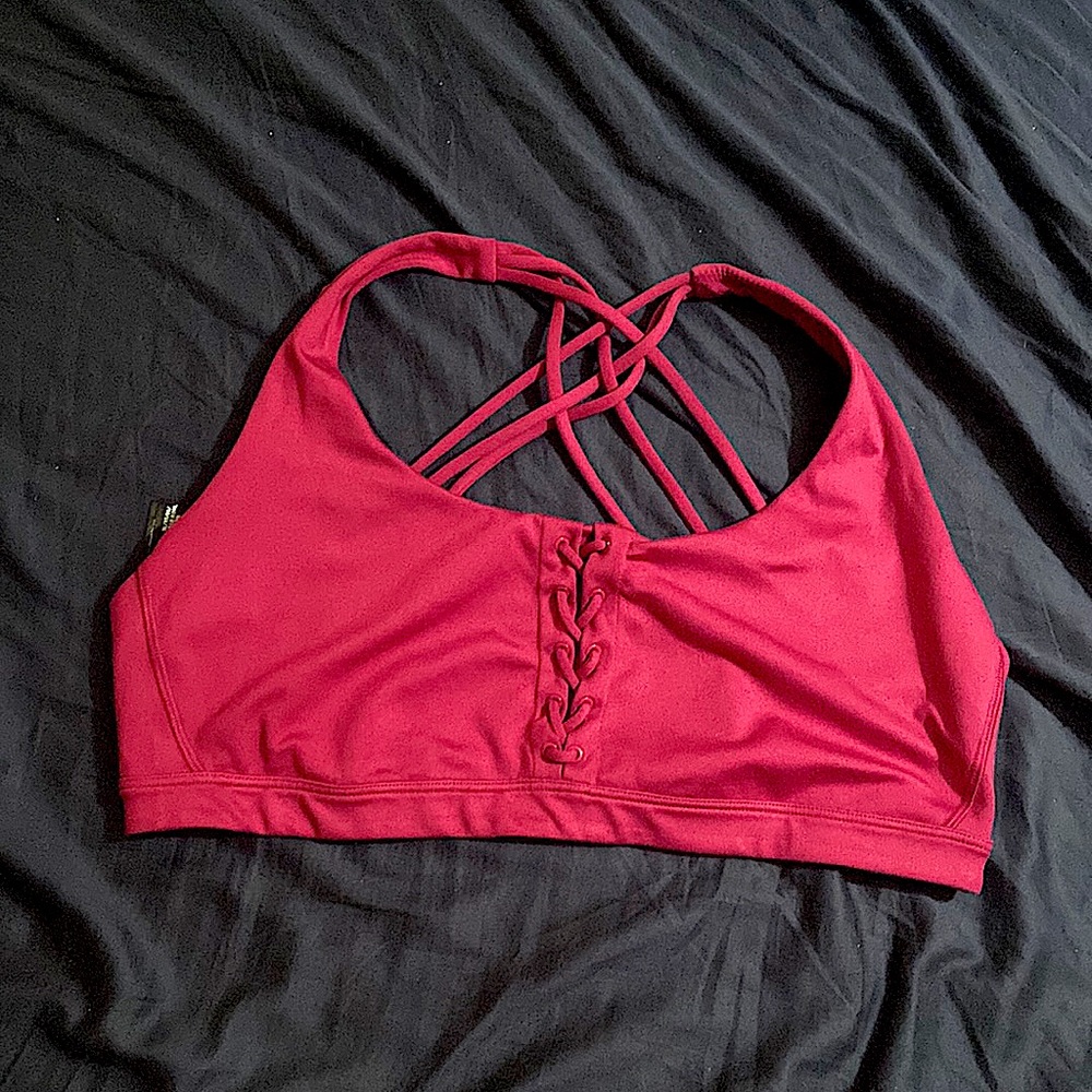 Victoria’s Secret On Point Sports Bra with removable pads NWOT